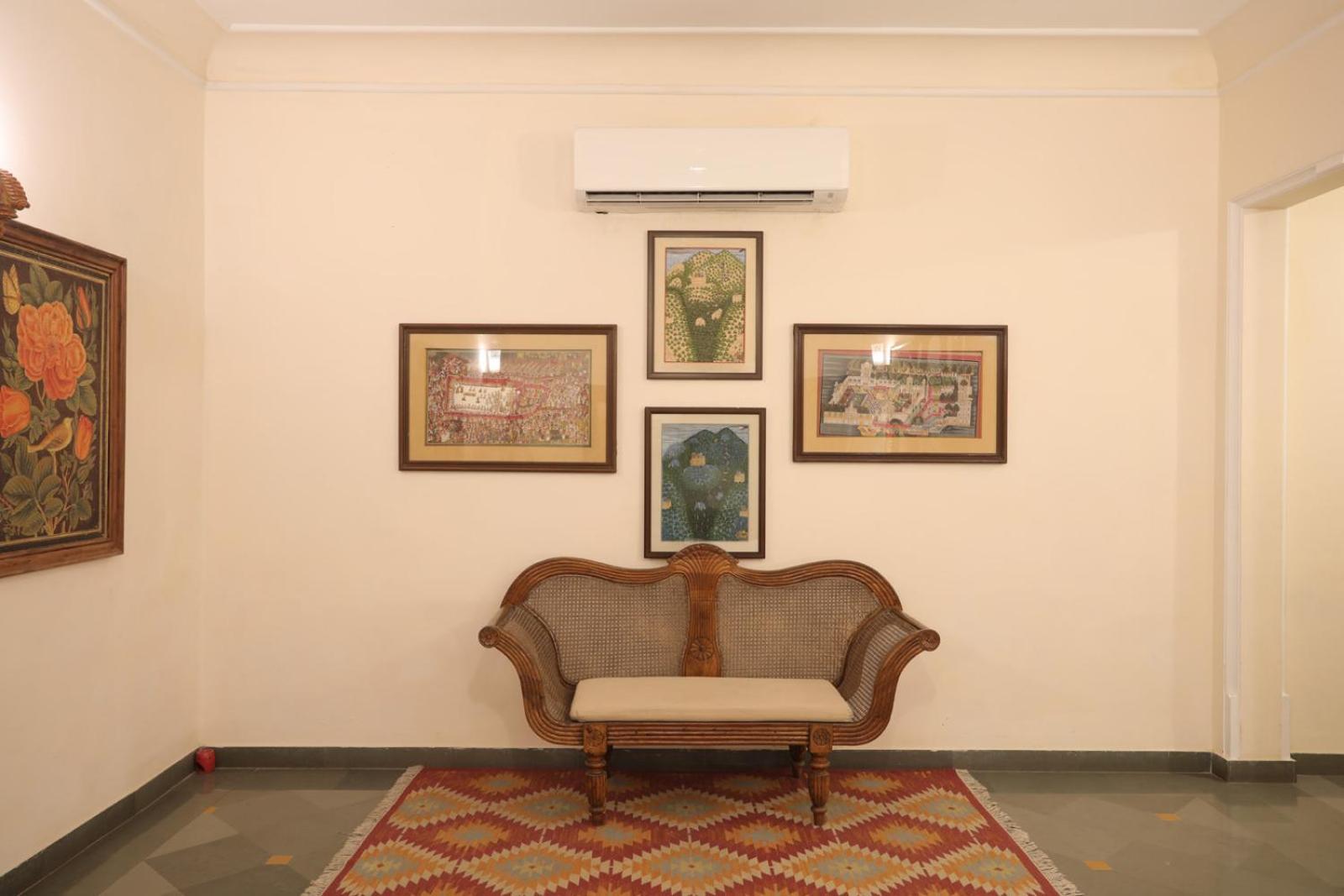 The Royal Retreat Resort & Spa Udaipur Luaran gambar